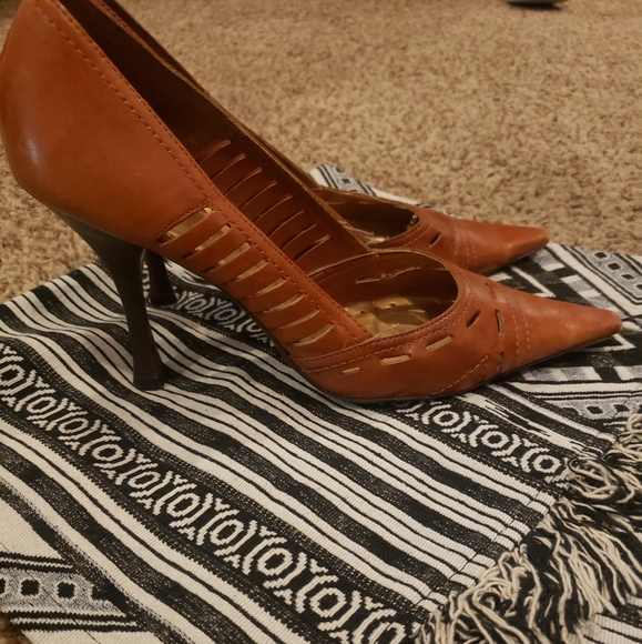BCBG heels - Picture 2 of 5